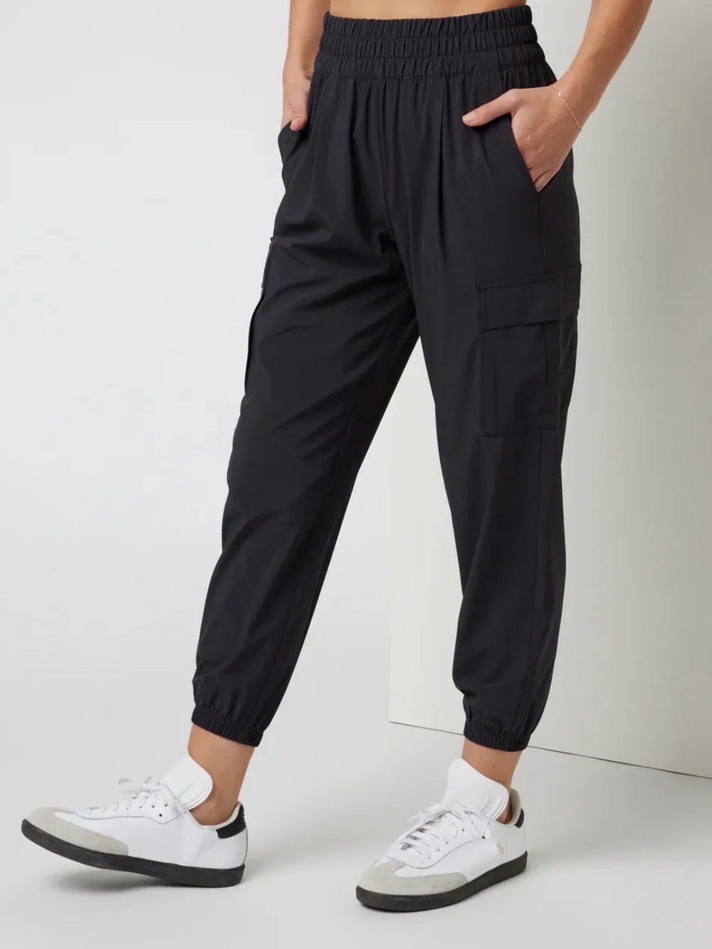Vuori Villa Cargo Jogger Woman Size S Athleisure Gorpcore Elevated Basics